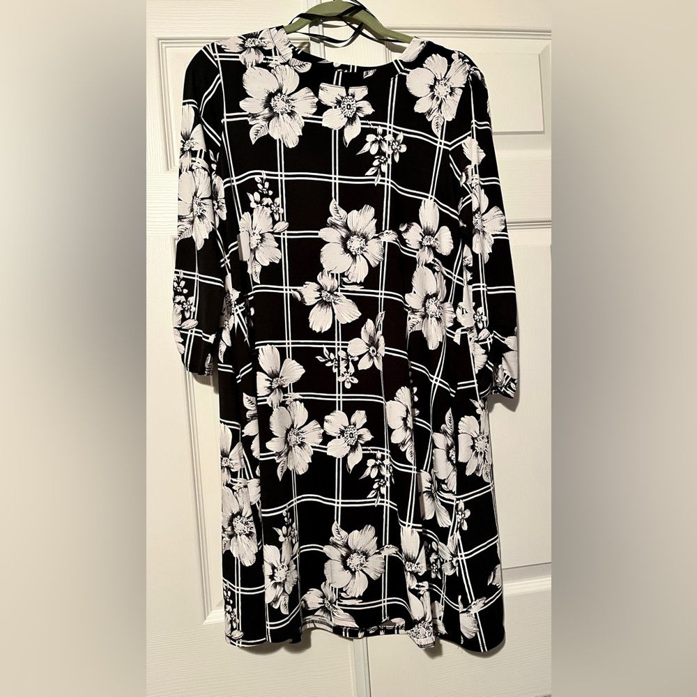 Apt 9 Women’s Black And White Midi Dress Floral. Size L
